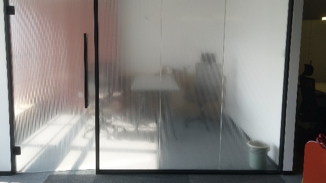 上海磨砂膜哪家好_ 如何將自然元素融入玻璃裝飾畫中？
