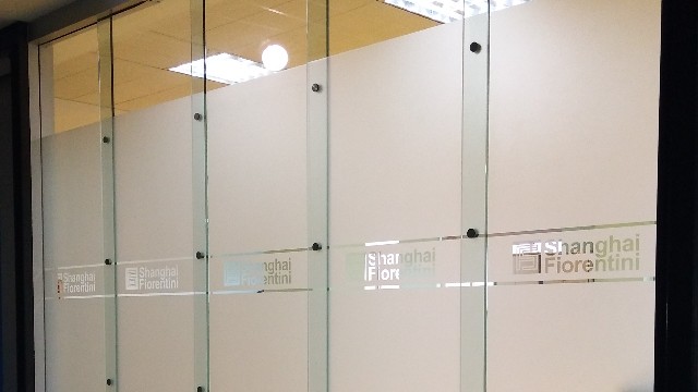 玻璃磨砂膜在哪些特定類型的建筑中應用較為廣泛？